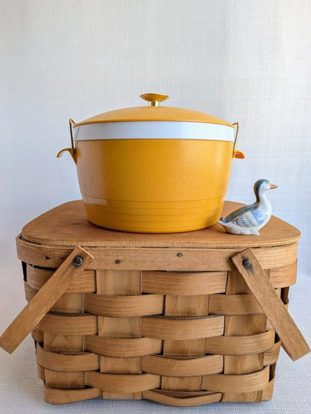 Vintage MCM Harvest Gold SunFrost Thermoware Locking Lid Ice Bucket